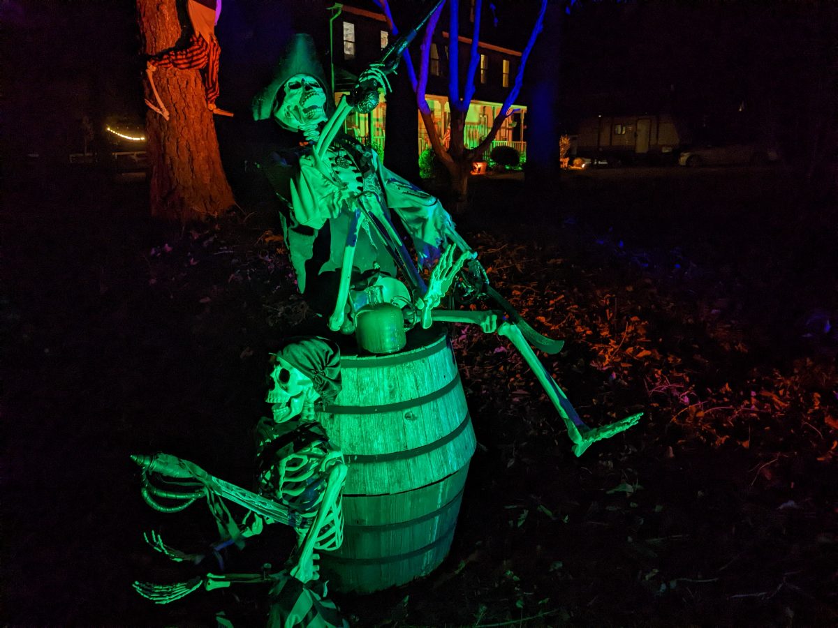 Two skeleton pirates on a barrel, lit green